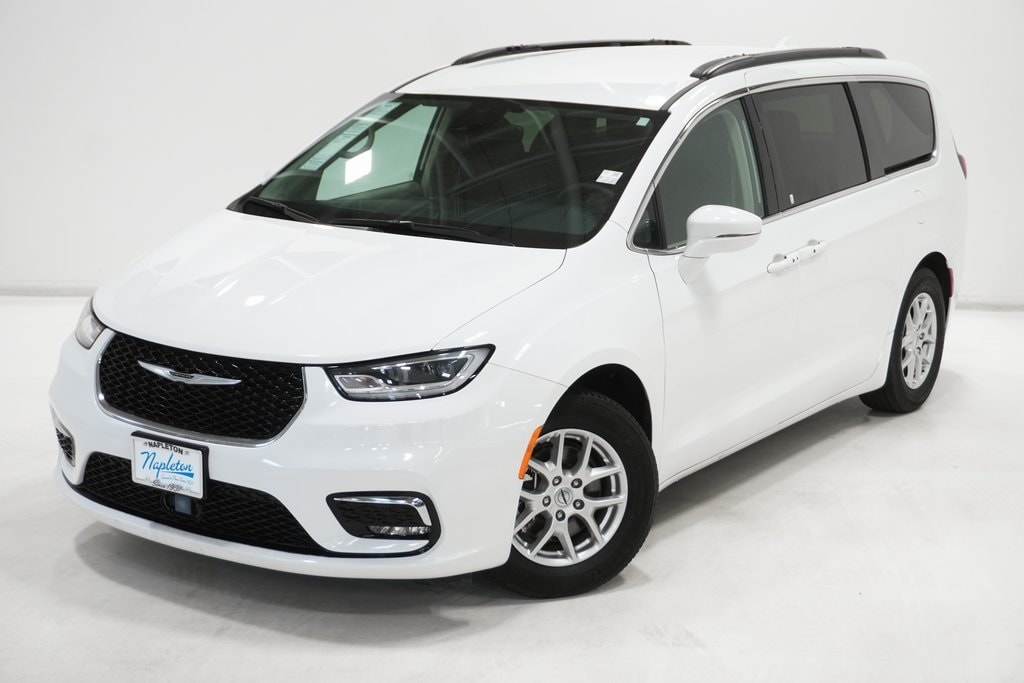 Used 2022 Chrysler Pacifica Touring L with VIN 2C4RC1BG5NR153596 for sale in Arlington Heights, IL