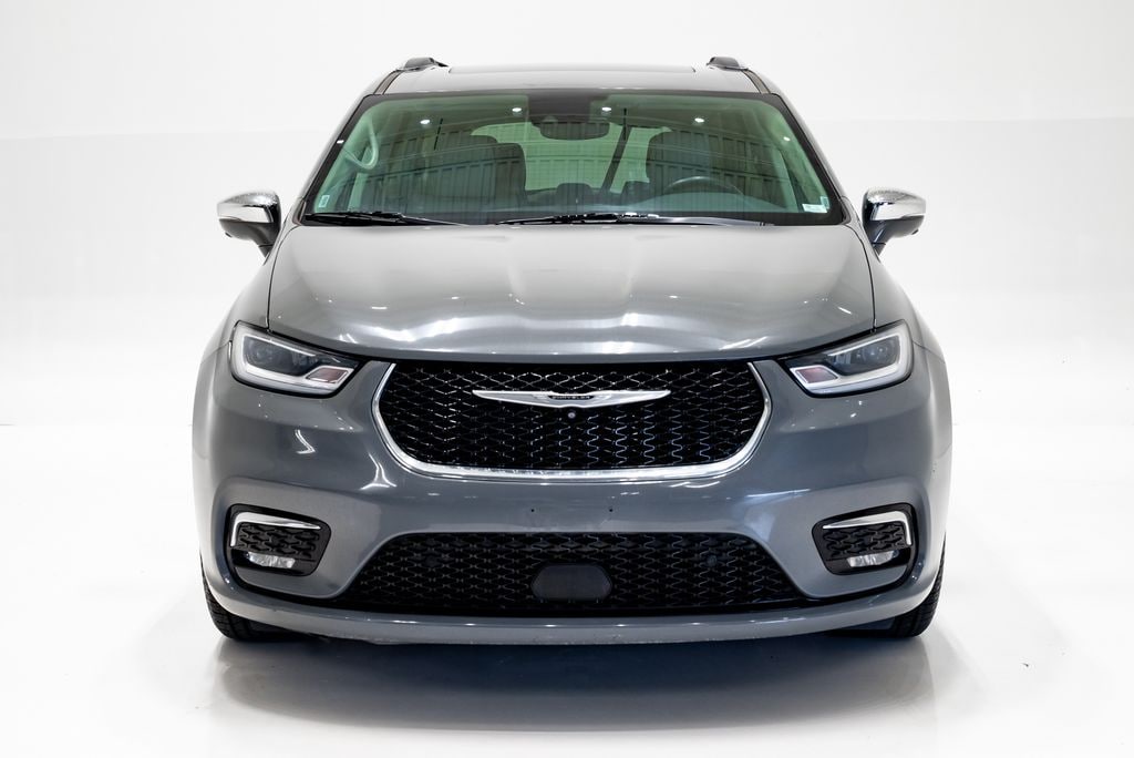 Used 2021 Chrysler Pacifica Limited Minivan/Van
