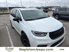 2023 Chrysler Pacifica Hybrid Limited Minivan/Van