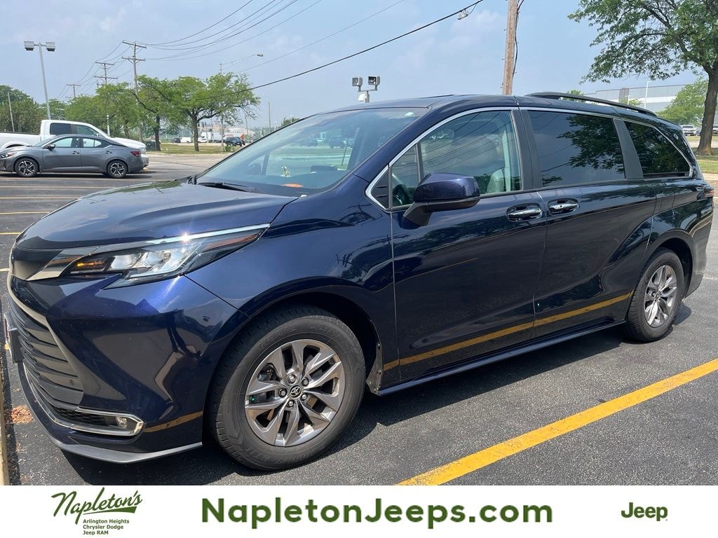 Used 2023 Toyota Sienna XLE Minivan/Van