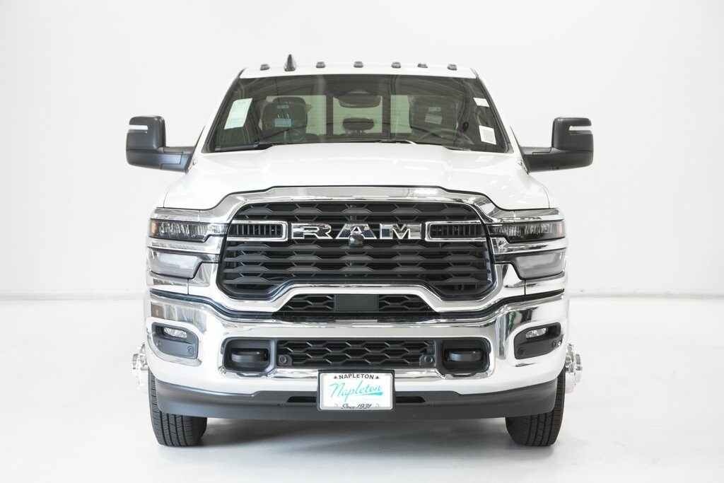 2025 Ram 3500 Tradesman photo 3