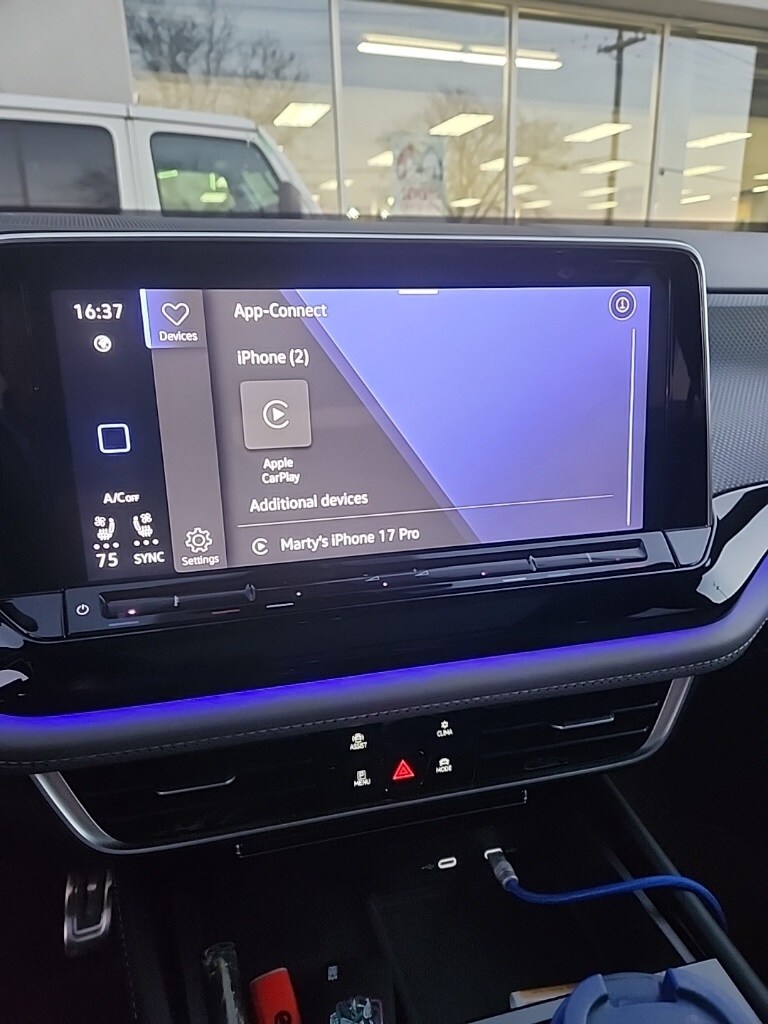 2024 Volkswagen Atlas Cross Sport SEL R-Line photo 2