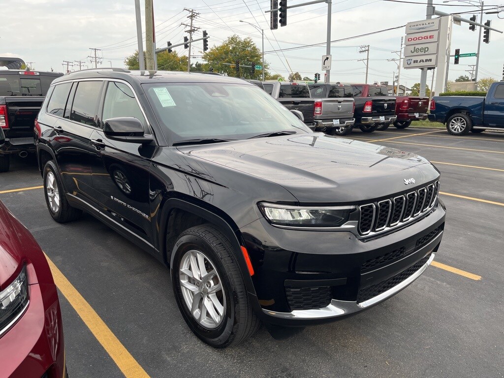 2023 Jeep Grand Cherokee Laredo Altitude photo 2