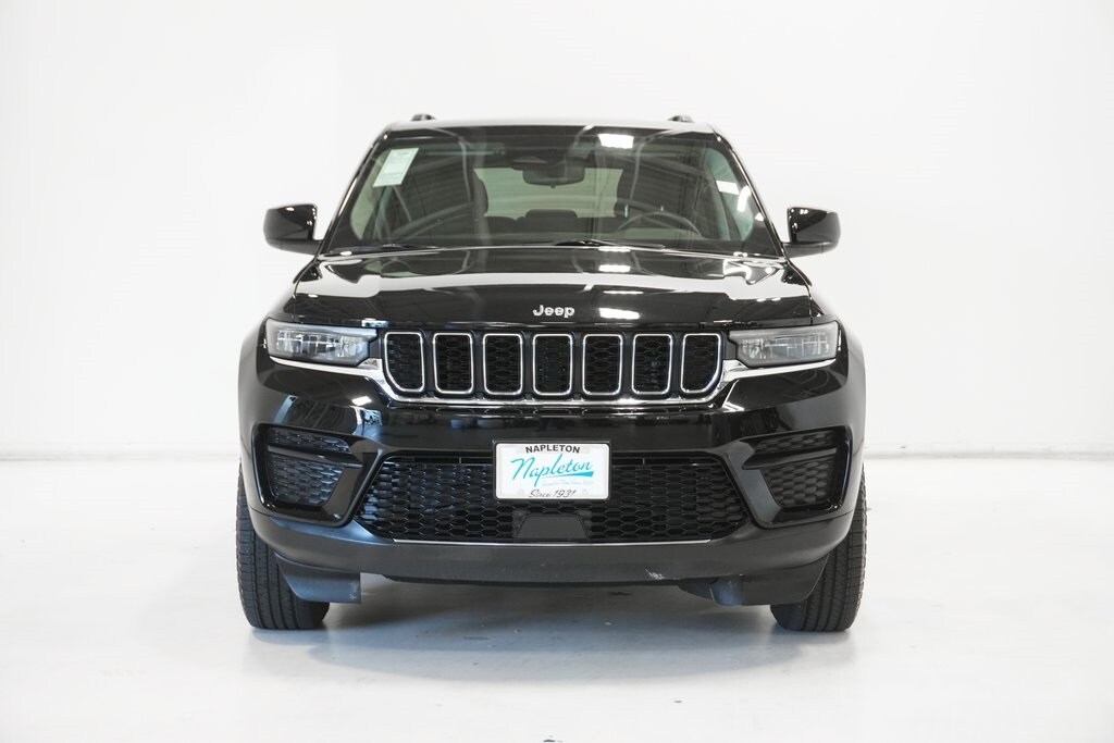 2022 Jeep Grand Cherokee Laredo photo 3