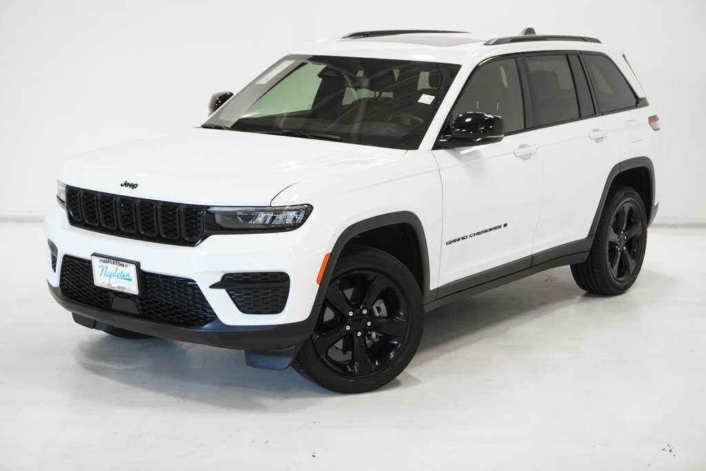 2022 Jeep Grand Cherokee Altitude photo 2