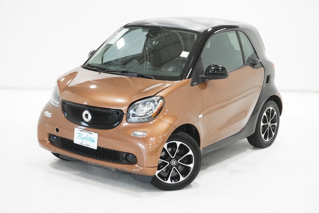 Used 2016 smart fortwo passion with VIN WMEFJ5DA7GK084664 for sale in Arlington Heights, IL
