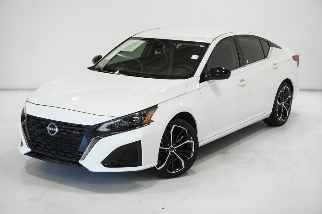 2023 Nissan Altima 2.5 SR photo 2