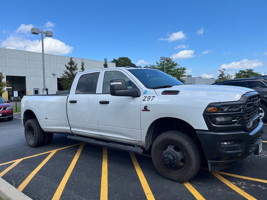 2025 Ram 3500 Tradesman photo 2