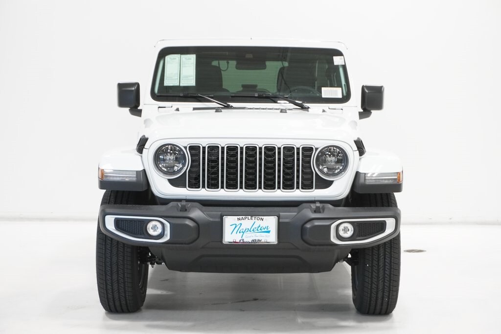 2025 Jeep Wrangler Sahara photo 3