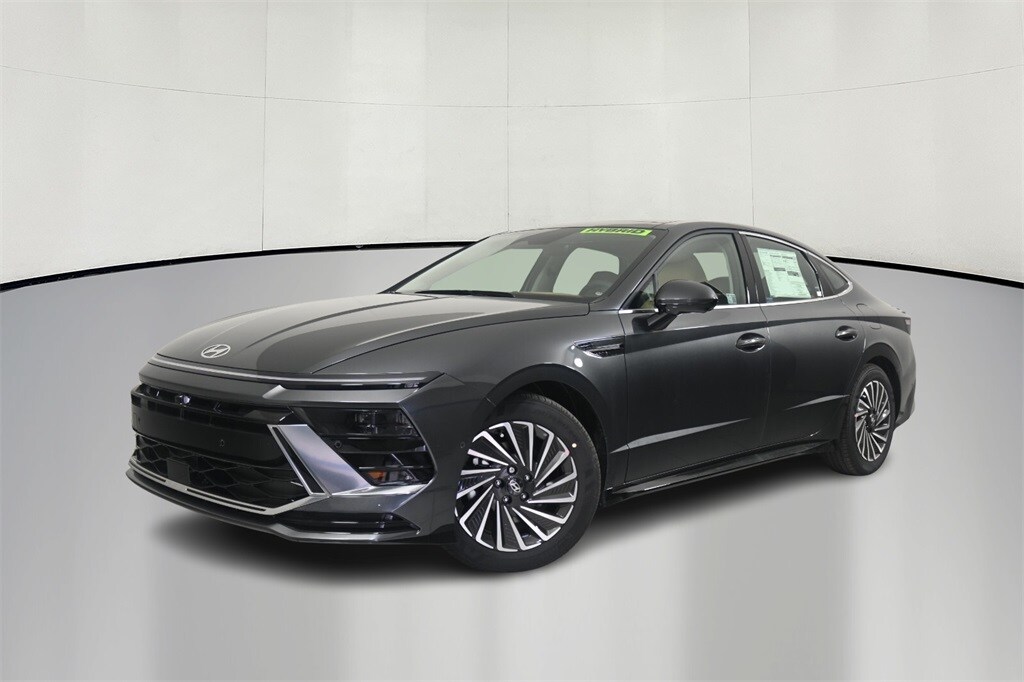 2025 Hyundai Sonata Hybrid Limited photo 3