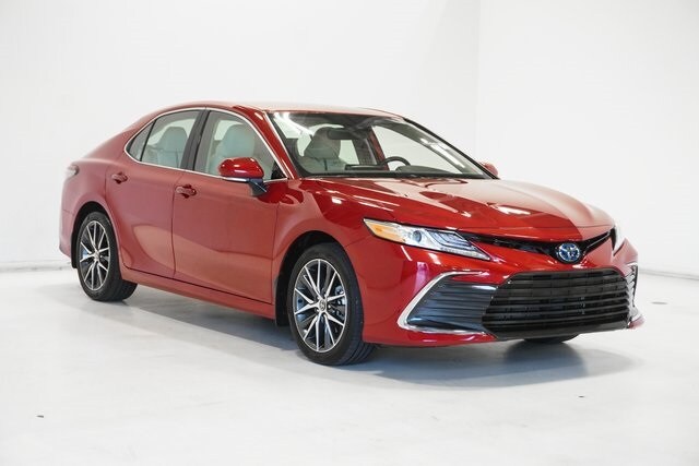 2024 Toyota Camry Hybrid XLE photo 3