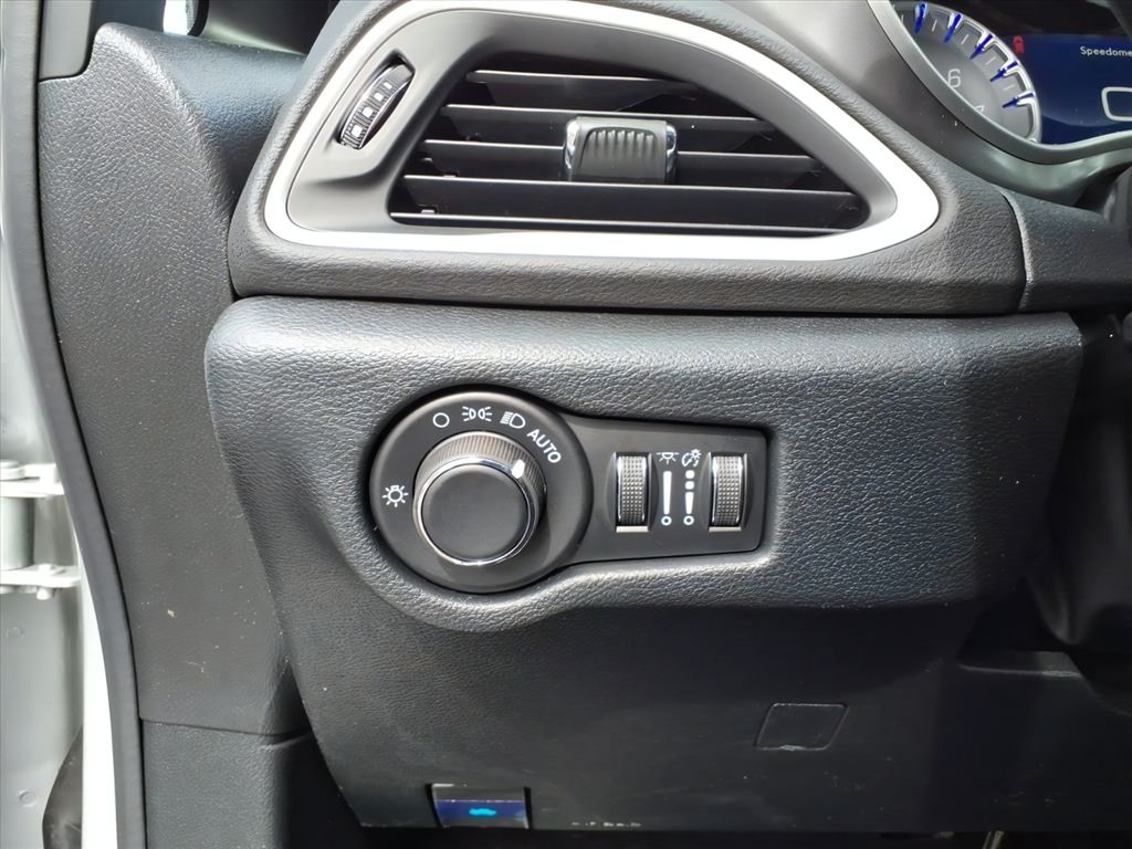 2026 Chrysler Voyager LX - Photo 16