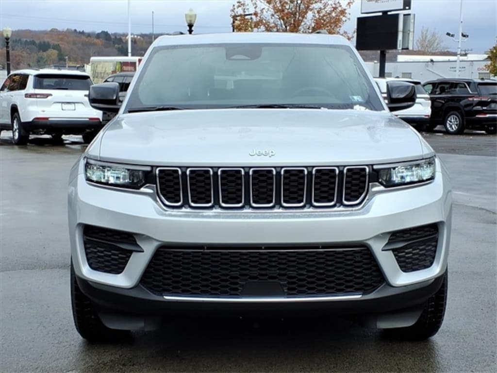 New 2025 Jeep Grand Cherokee LAREDO X 4X4 Sport Utility