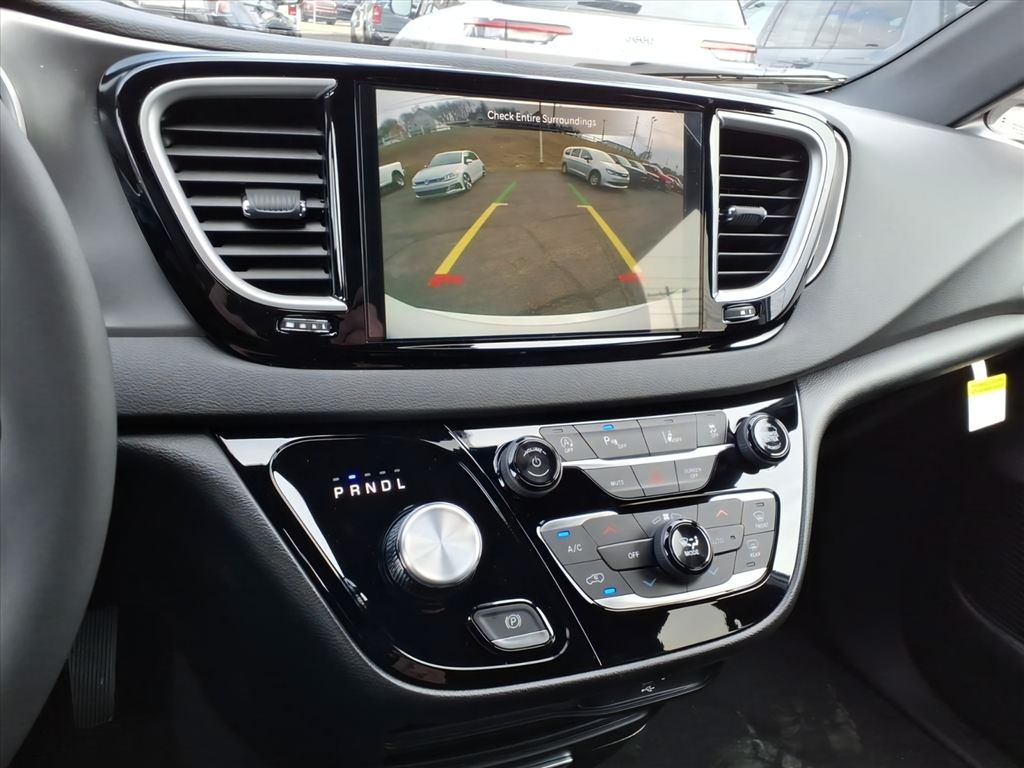 2026 Chrysler Voyager LX - Photo 21