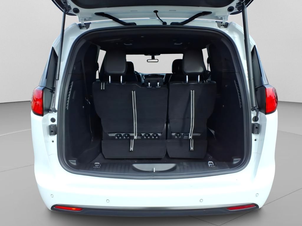 2026 Chrysler Voyager LX - Photo 8