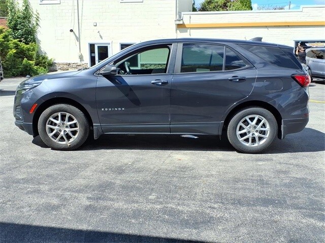 2022 Chevrolet Equinox LS photo 4