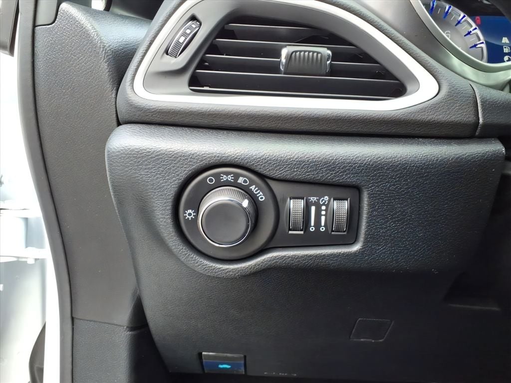 2026 Chrysler Voyager LX - Photo 16