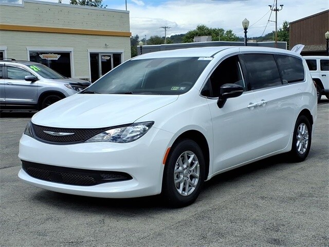 2026 Chrysler Voyager LX photo 3