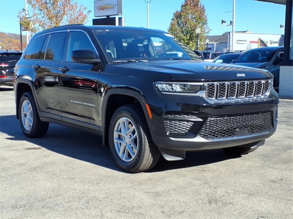 New 2025 Jeep Grand Cherokee LAREDO X 4X4 Sport Utility