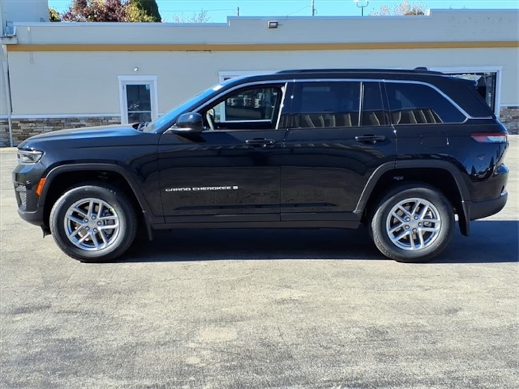 New 2025 Jeep Grand Cherokee LAREDO X 4X4 Sport Utility