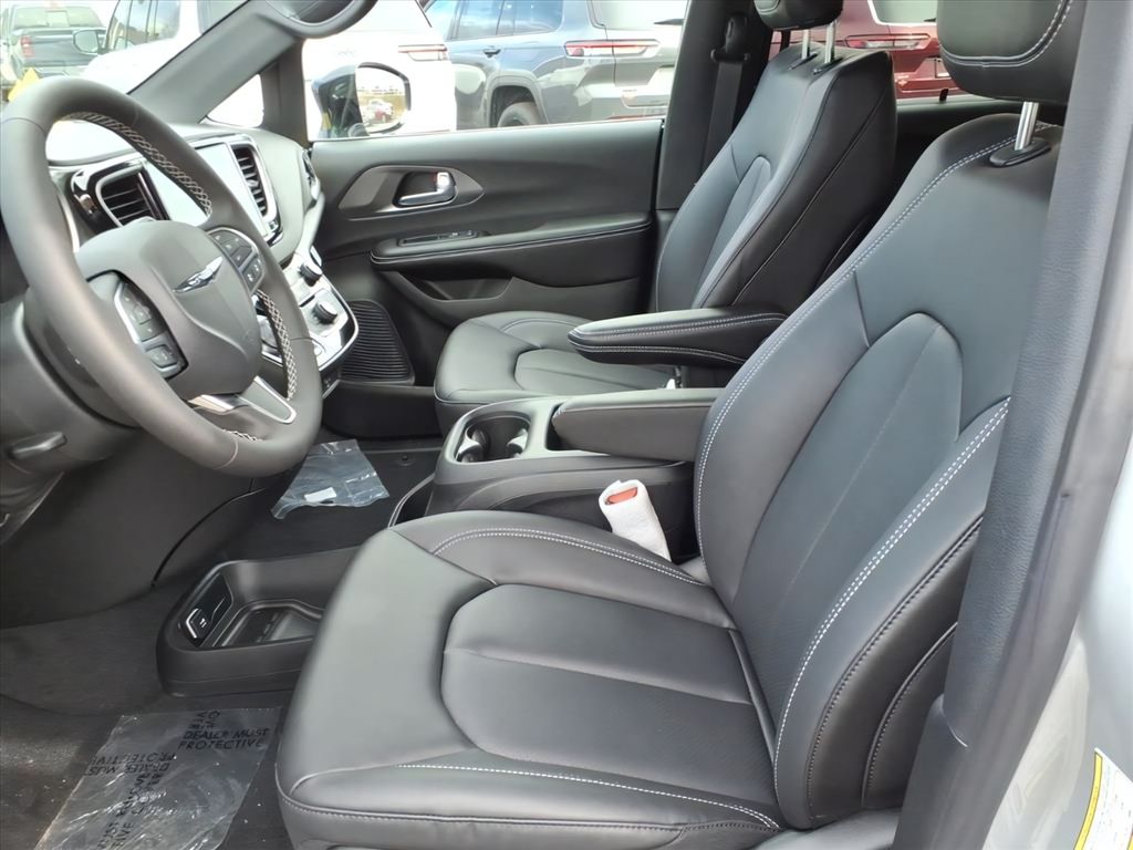 2026 Chrysler Voyager LX - Photo 12