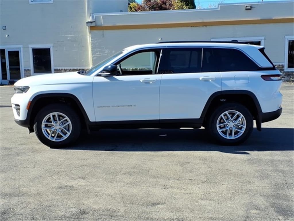 New 2025 Jeep Grand Cherokee LAREDO X 4X4 Sport Utility