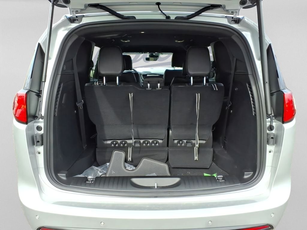 2026 Chrysler Voyager LX - Photo 8