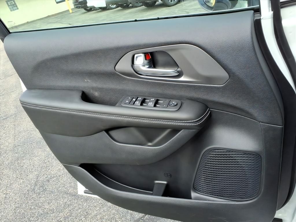 2026 Chrysler Voyager LX - Photo 15