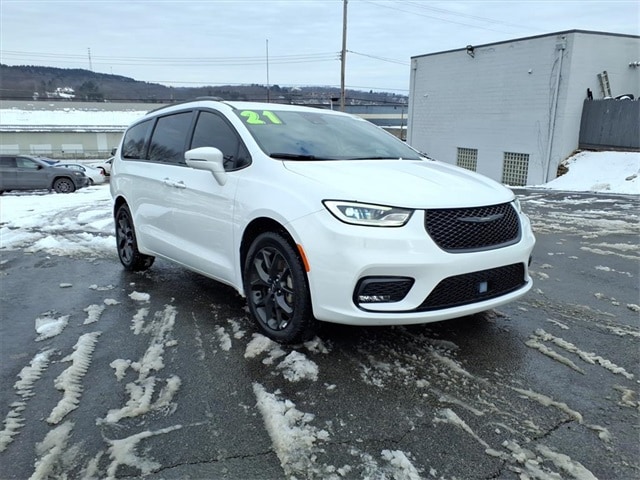 2021 Chrysler Pacifica Touring L's photo