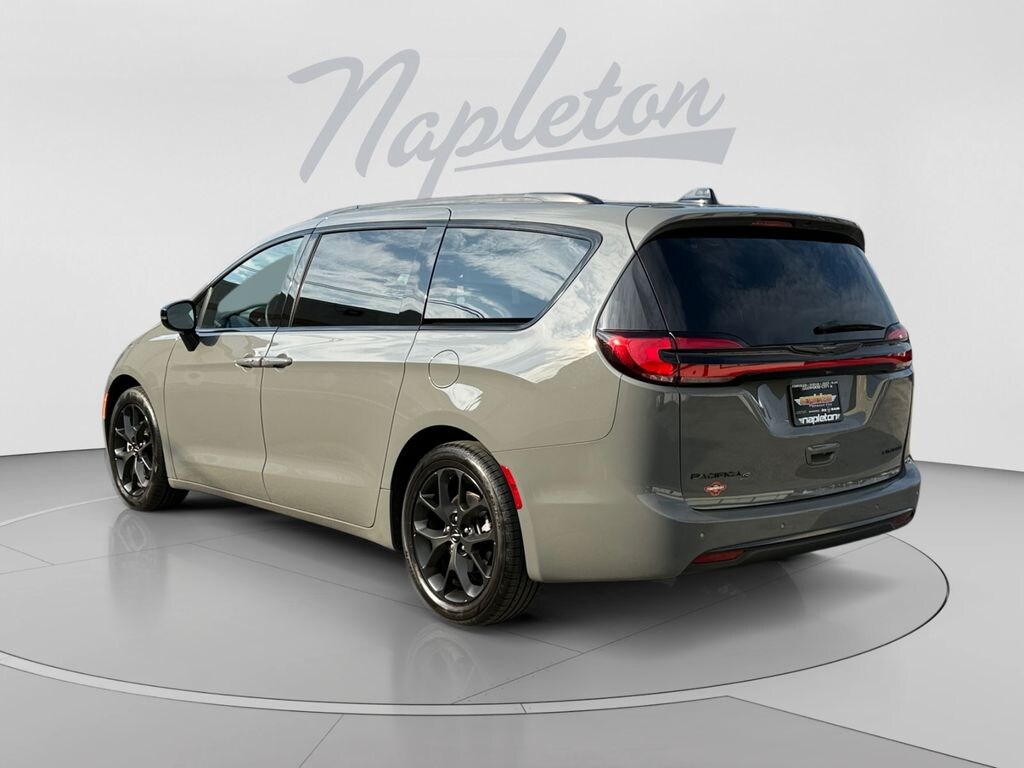 Used 2025 Chrysler Pacifica Limited Van Passenger Van