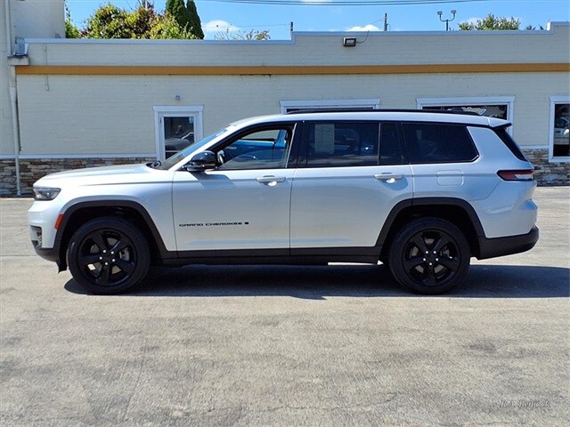 2021 Jeep Grand Cherokee Laredo Altitude photo 4