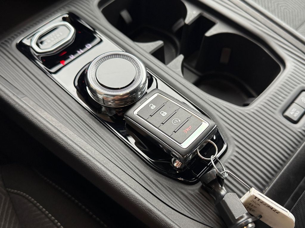 2026 Jeep Cherokee Laredo - Photo 31