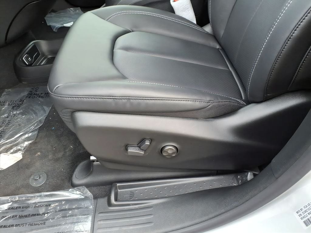 2026 Chrysler Voyager LX - Photo 13
