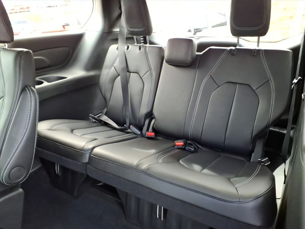 2026 Chrysler Voyager LX - Photo 10