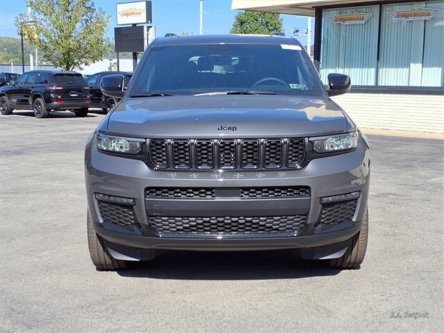 2025 Jeep Grand Cherokee Limited photo 2