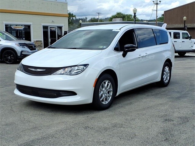 2026 Chrysler Voyager LX photo 3