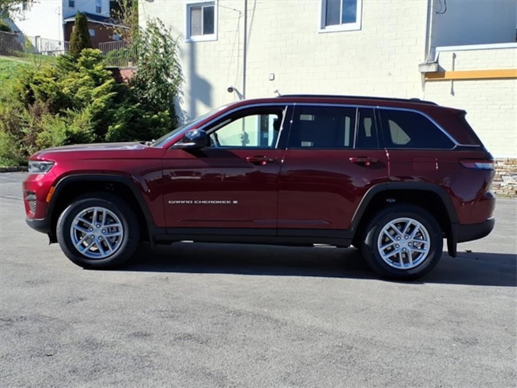 New 2025 Jeep Grand Cherokee LAREDO X 4X4 Sport Utility