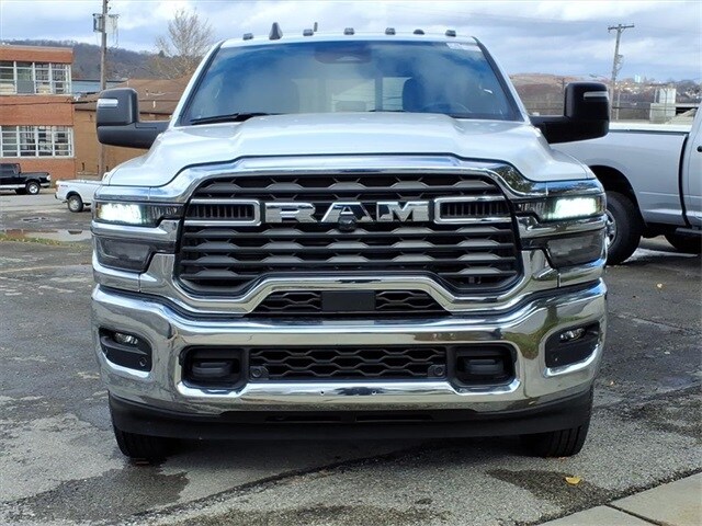 2026 Ram 3500 Tradesman photo 2