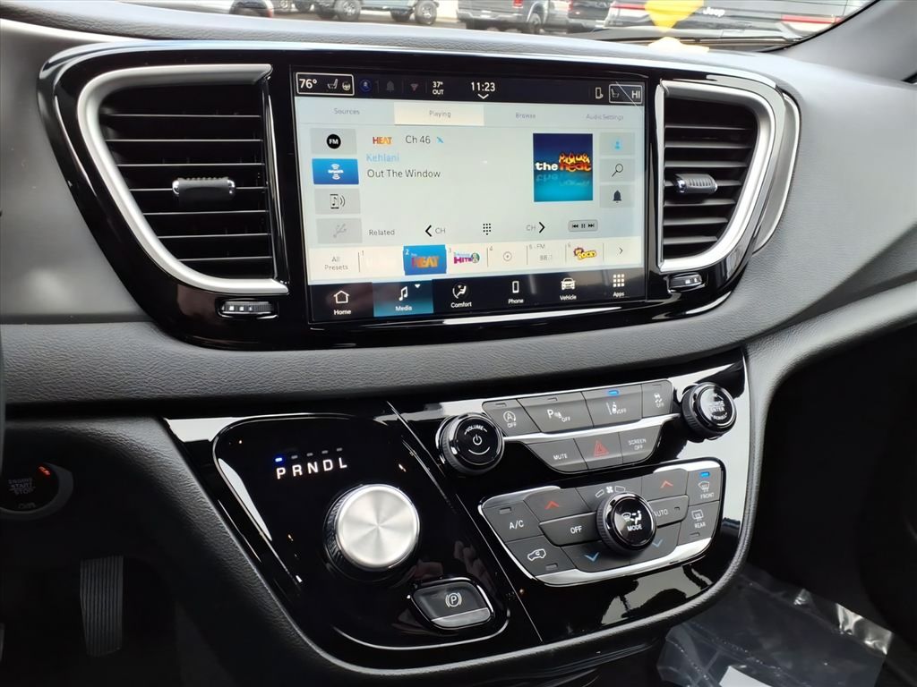 2026 Chrysler Voyager LX - Photo 20