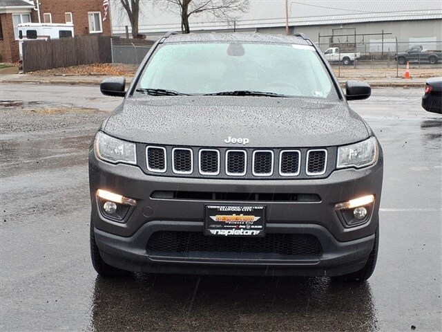 2018 Jeep Compass Latitude photo 2