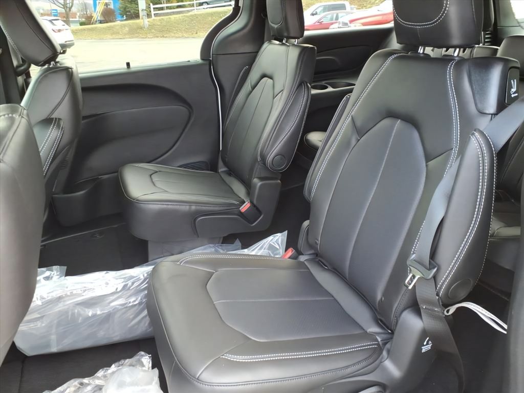 2026 Chrysler Voyager LX - Photo 9
