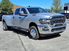 2026 Ram 3500 TRADESMAN CREW CAB 4X4 8' BOX Pickup