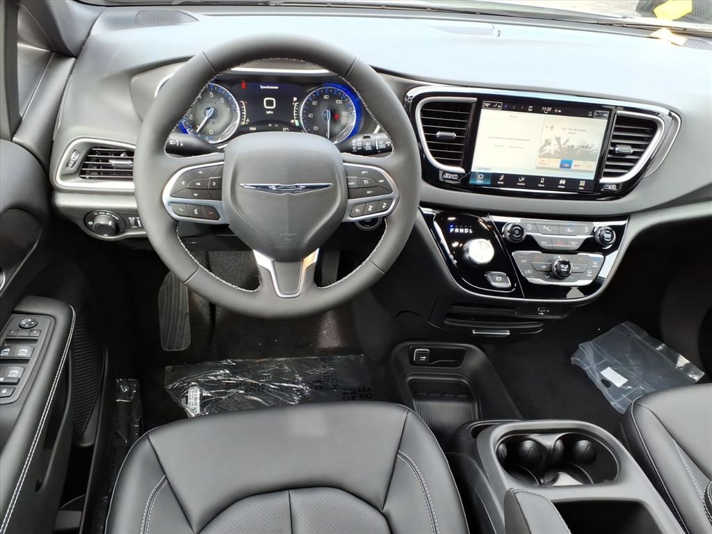 2026 Chrysler Voyager LX - Photo 11