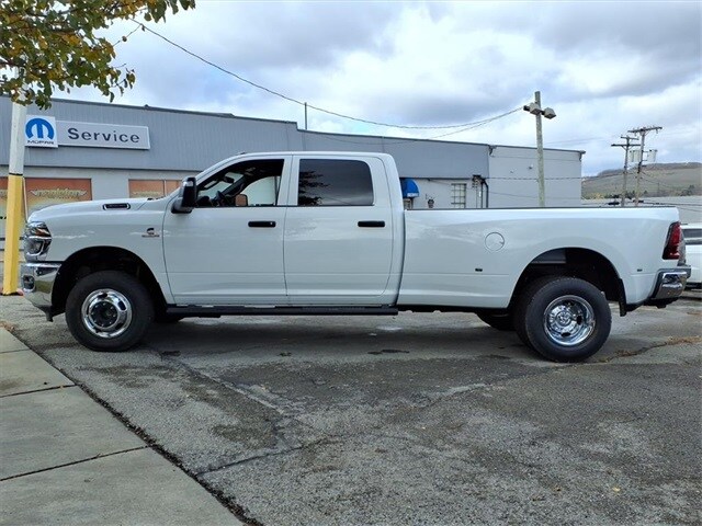 2026 Ram 3500 Tradesman photo 4