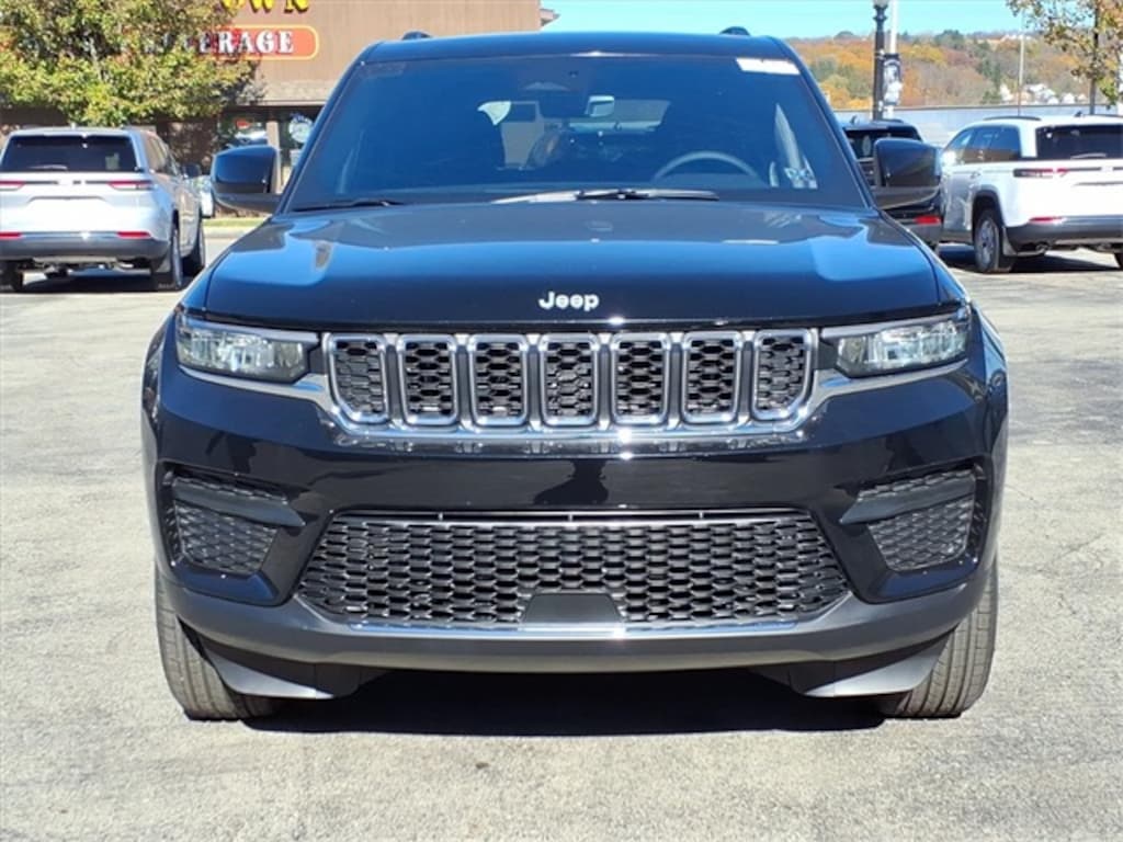 New 2025 Jeep Grand Cherokee LAREDO X 4X4 Sport Utility