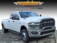 2026 Ram 3500 TRADESMAN CREW CAB 4X4 8' BOX Pickup