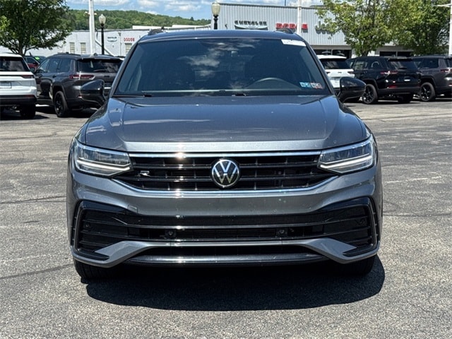 Certified 2024 Volkswagen Tiguan SE R-LINE BLACK with VIN 3VV8B7AX4RM002492 for sale in Ellwood City, PA