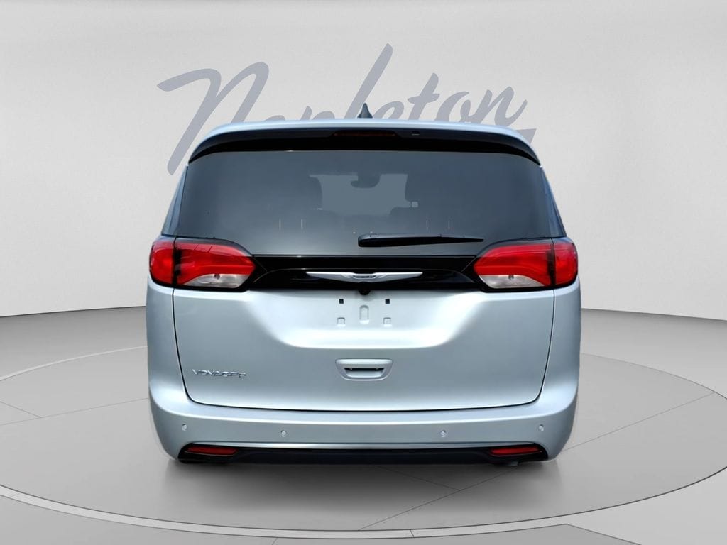 2026 Chrysler Voyager LX - Photo 6