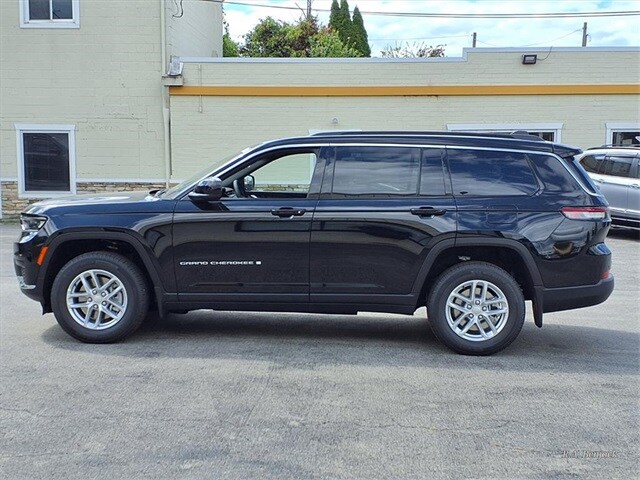 2025 Jeep Grand Cherokee Laredo photo 4