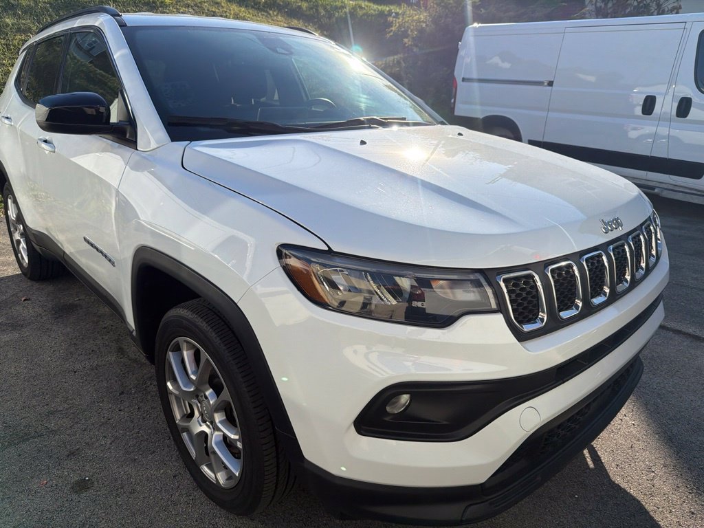 2023 Jeep Compass Latitude Lux